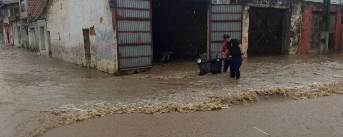 Água invadiu ruas em Belém de Maria, na Mata Sul de Pernambuco - Foto: Divulgação/Defesa Civil de Belém de Maria