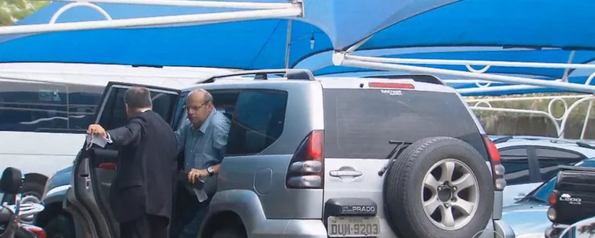 A Justiça Federal condenou o ex-deputado federal Charles Lucena a 20 anos e 6 meses de prisão, juntamente com outras oito pessoas e dentre elas estão alguns representantes de ONG´s de Pernambuco, foram condenados por desvio de recursos públicos, lavagem de dinheiro e formação de quadrilha. A condenação também inclui a devolução de R$ 753.761,63 aos cofres públicos federais. O grupo foi investigado desde 2016 por irregularidades em contratos com os ministérios da Agricultura e do Turismo, tendo desviado um total de R$ 6,7 milhões.