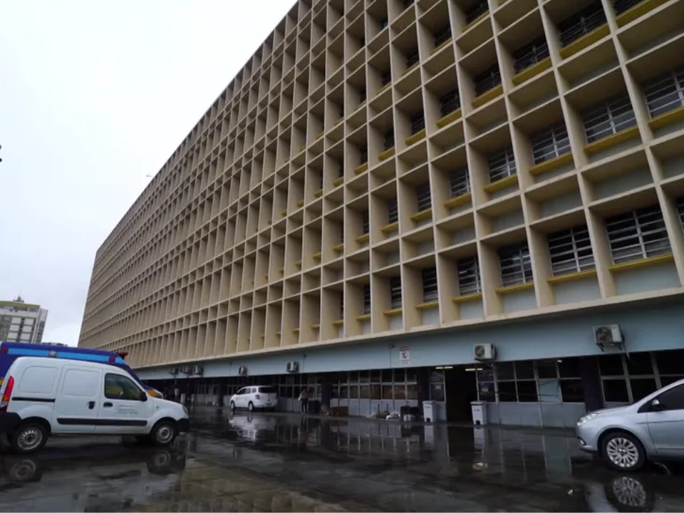 Hospital da Restauração fica no bairro do Derby, na área central do Recife — Foto: Reprodução/TV Globo